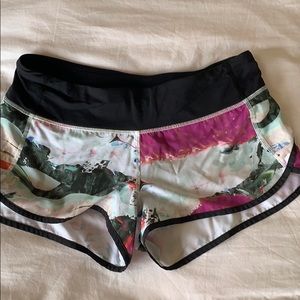 Lululemon shorts size 6